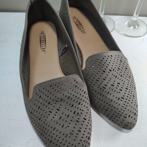 Seychelles pointy toe flats olive green punched open design Size 6.5 Womens - Picture 13 of 13